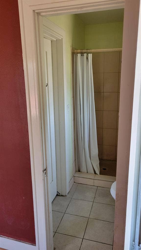 Room for RENT w/private bathroom