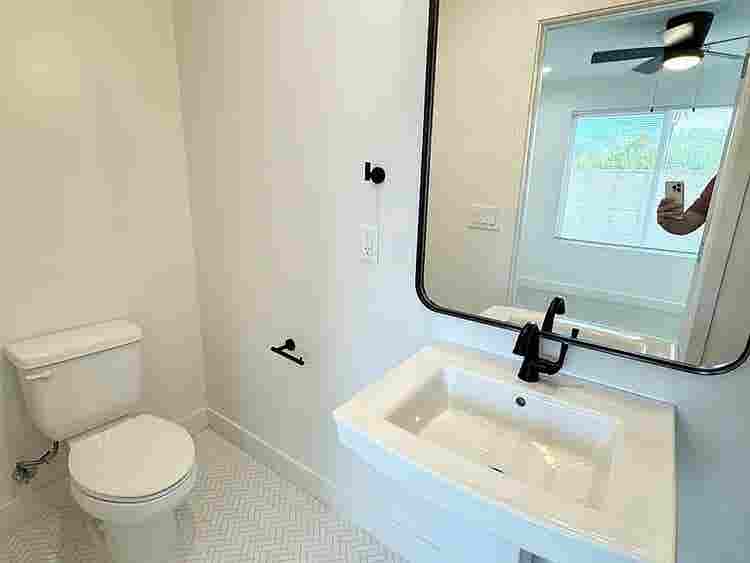 Bed with Private Bath! Oct 1!