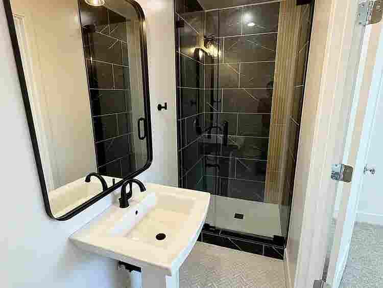 Bed with Private Bath! Oct 1!