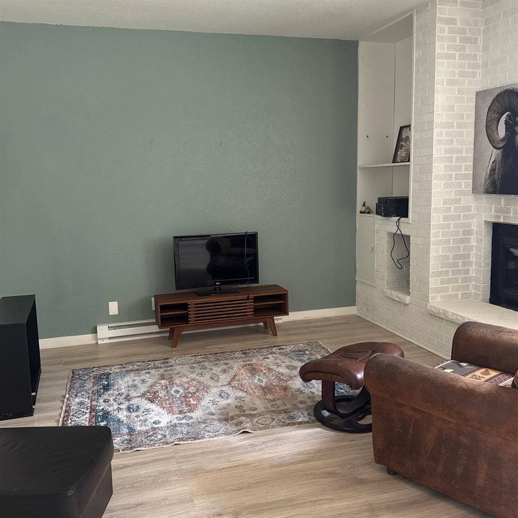 Room for rent/roommate wanted!!