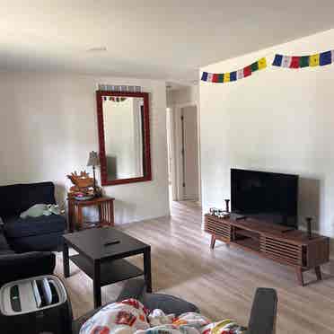 Room for rent/roommate wanted!!
