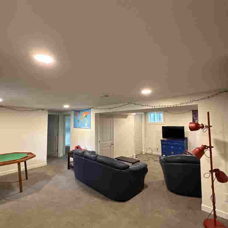 Room for rent/roommate wanted!!
