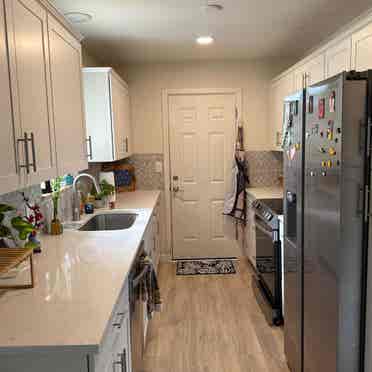 Room for rent/roommate wanted!!