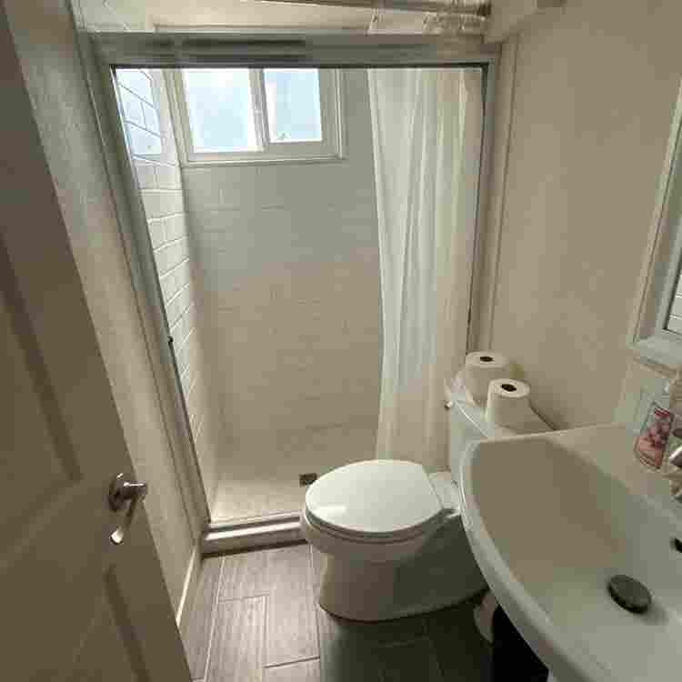 Room for rent/roommate wanted!!