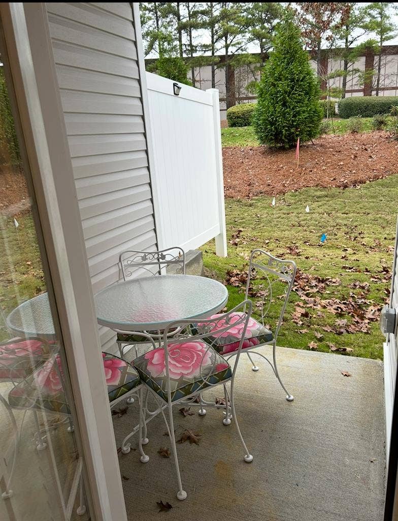 2 bedrooms available with shared Bathroom