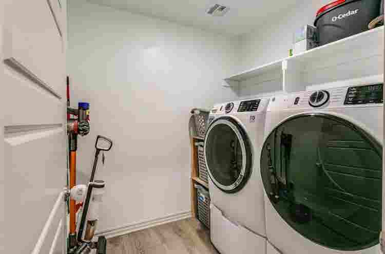 Looking for a roommate!
