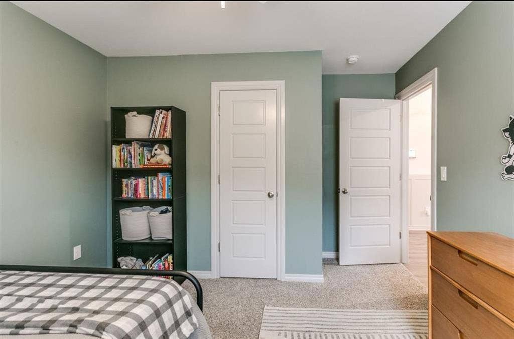 Looking for a roommate!