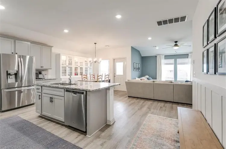 Looking for a roommate!