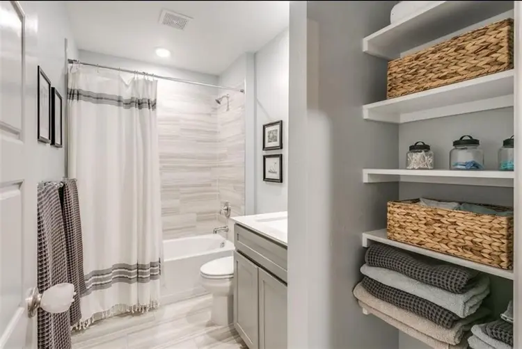 Looking for a roommate!