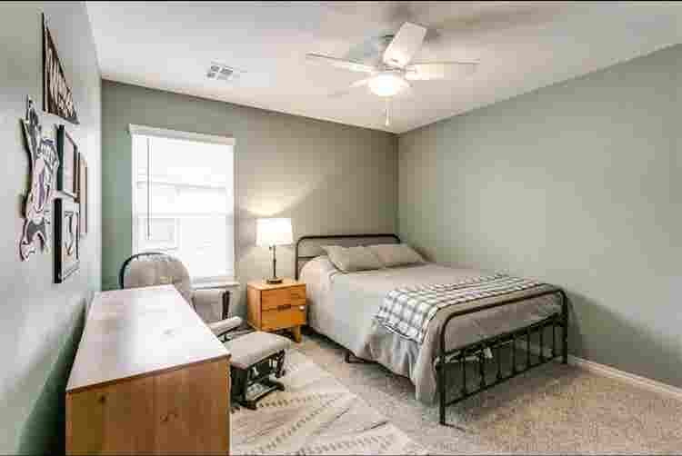 Looking for a roommate!