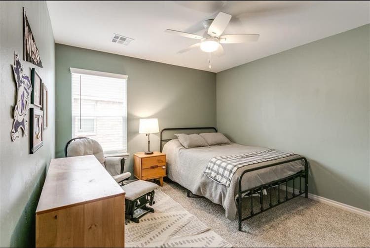 Looking for a roommate!