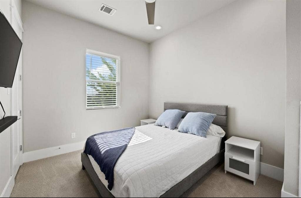 Unfurnished Room in Gated Community
