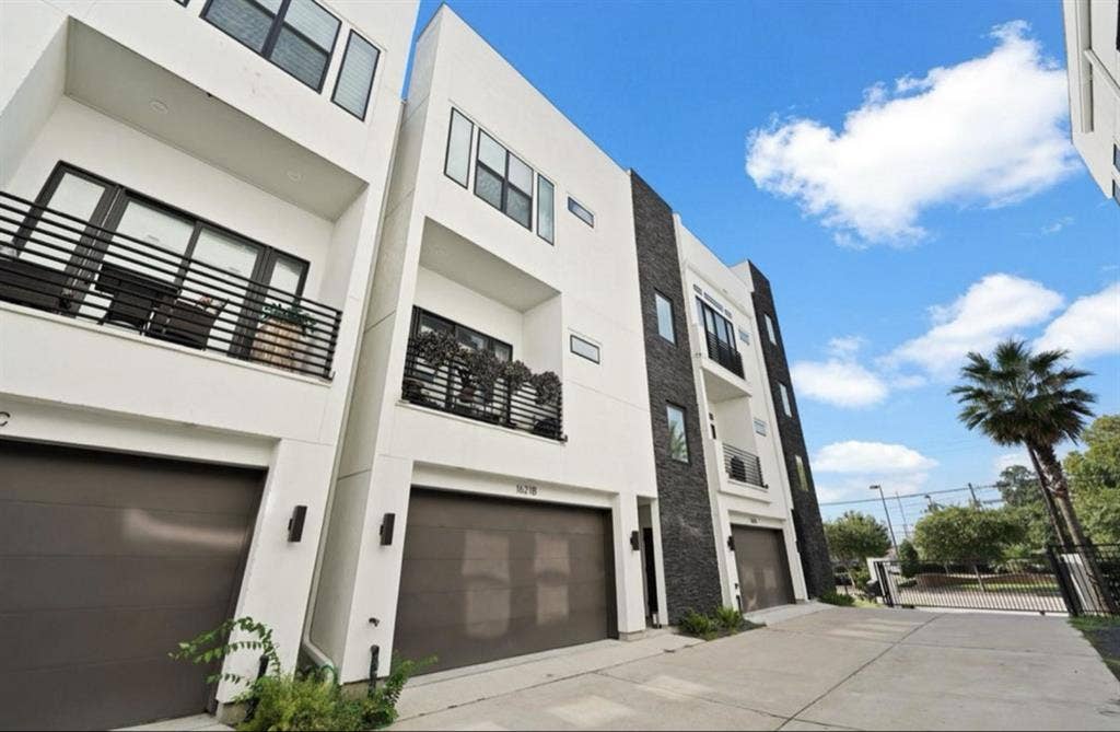 Unfurnished Room in Gated Community