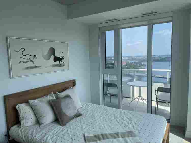 Looking for a Roommate