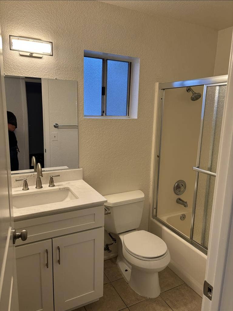 Looking for roomate!