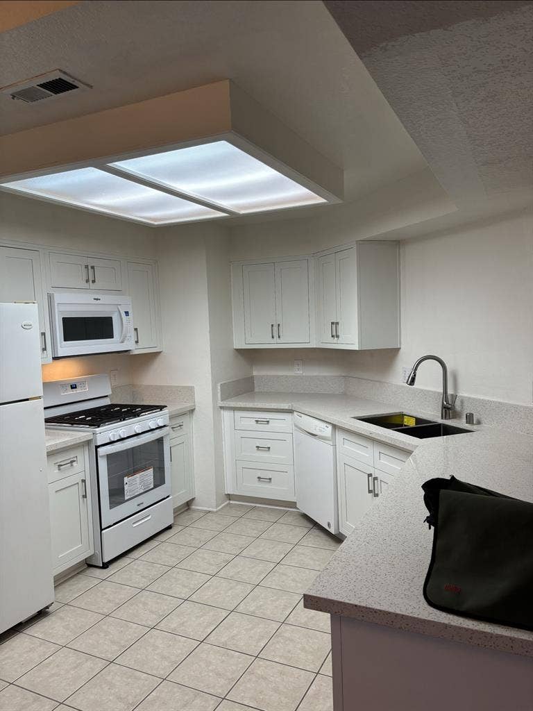 Looking for roomate!