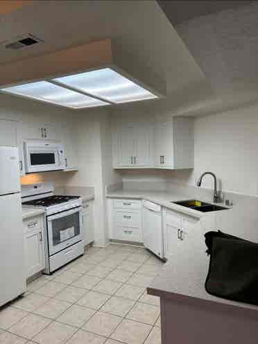 Looking for roomate!
