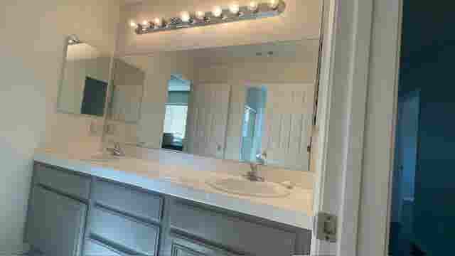 Spacious 1BR w/Walk-In Closet