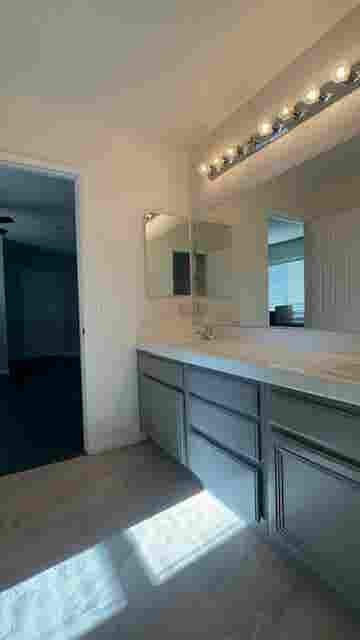Spacious 1BR w/Walk-In Closet