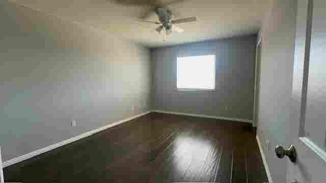 Spacious 1BR w/Walk-In Closet
