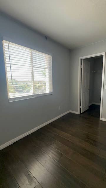 Spacious 1BR w/Walk-In Closet