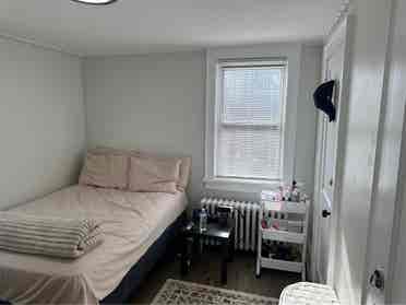 Furnished 6 bed house near Marist