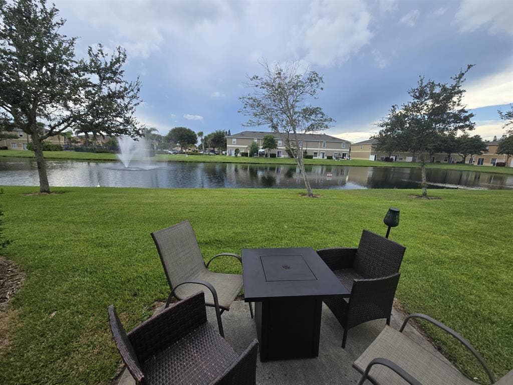🏡 2 Rooms for Rent Gated Townhouse