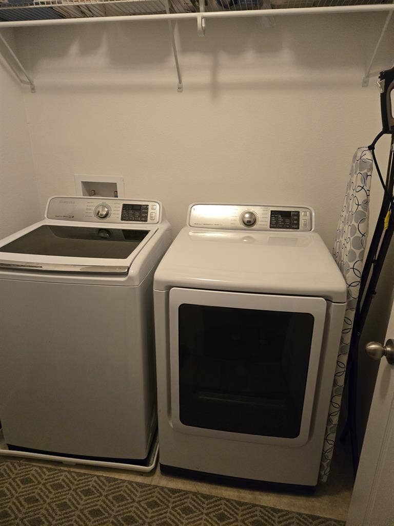 🏡 2 Rooms for Rent Gated Townhouse