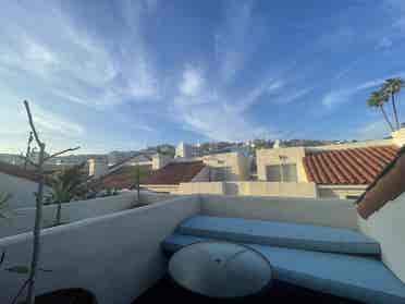 Room with private bathroom in WeHo