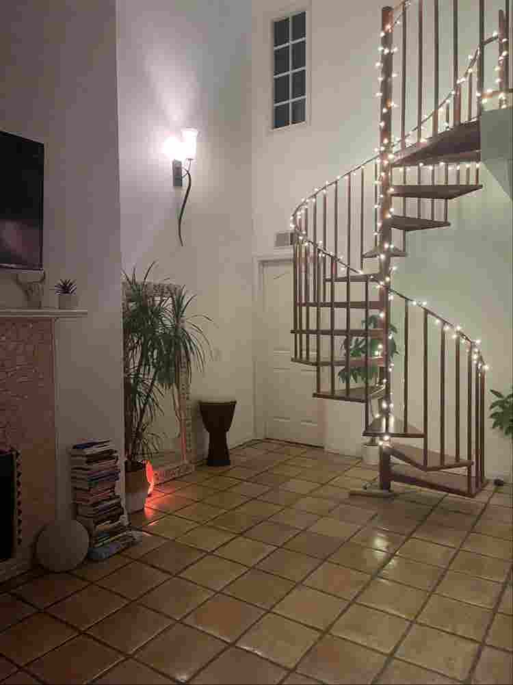 Room with private bathroom in WeHo