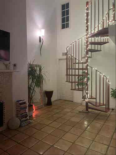 Room with private bathroom in WeHo