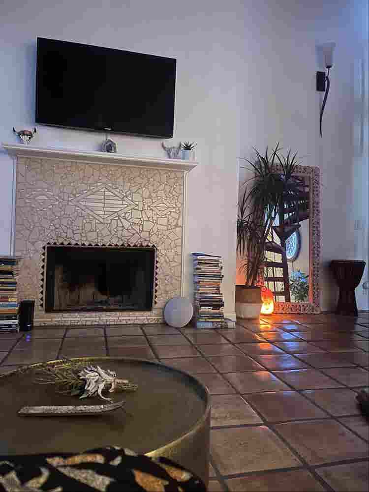Room with private bathroom in WeHo