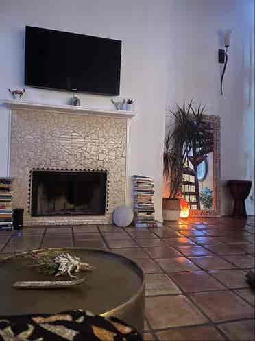 Room with private bathroom in WeHo