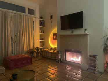 Room with private bathroom in WeHo