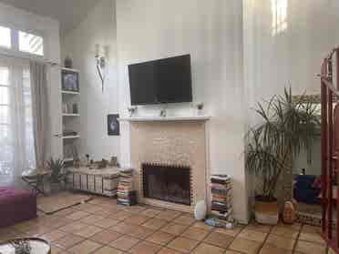 Room with private bathroom in WeHo