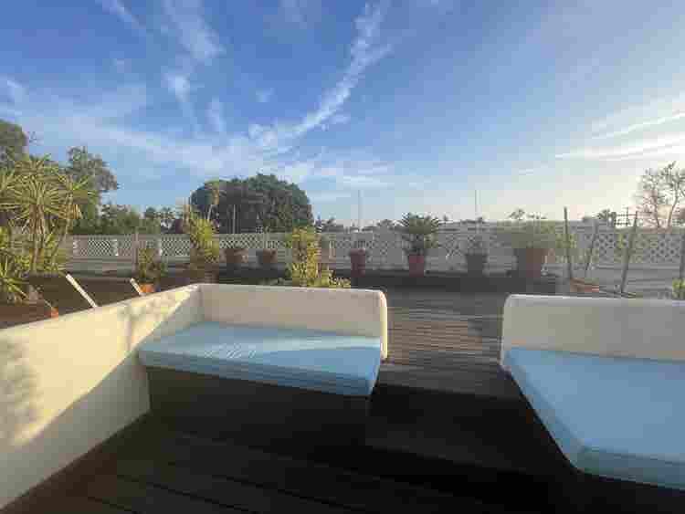Room with private bathroom in WeHo