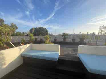 Room with private bathroom in WeHo