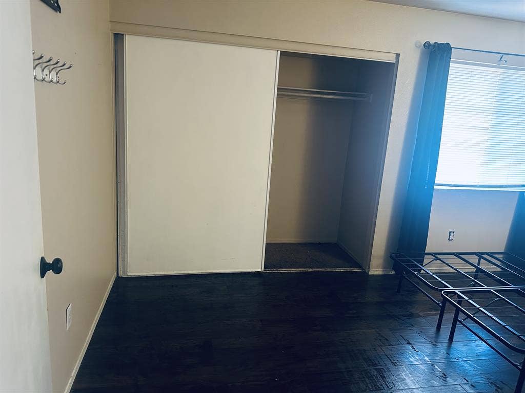 ROOMS FOR RENT