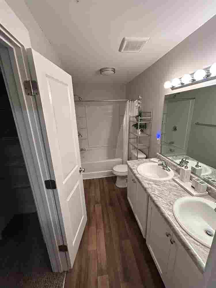 Luxury
 Bedroom w/ Private & Closet