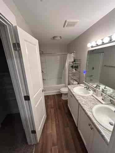 Luxury
 Bedroom w/ Private & Closet