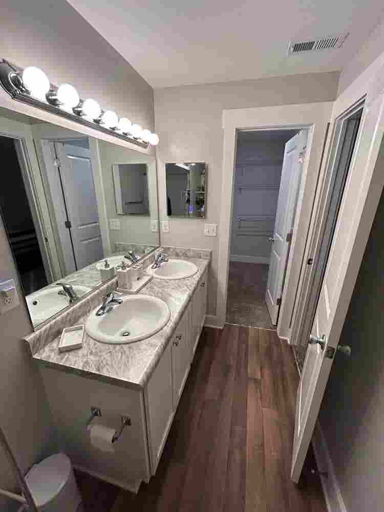 Luxury
 Bedroom w/ Private & Closet