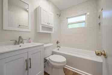 Big room with private bath for rent