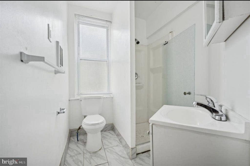 Room for rent in 3 Bedroom House