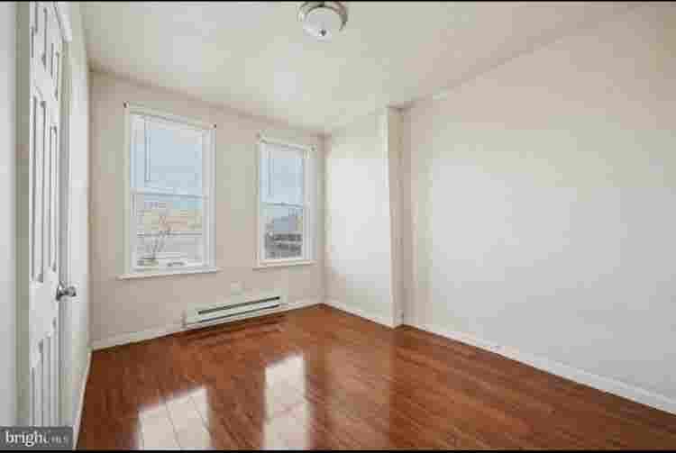 Room for rent in 3 Bedroom House