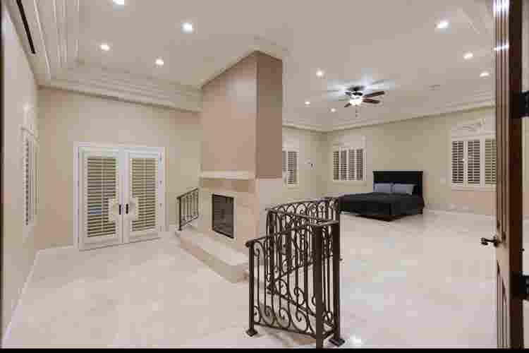 Room with private bathroomm