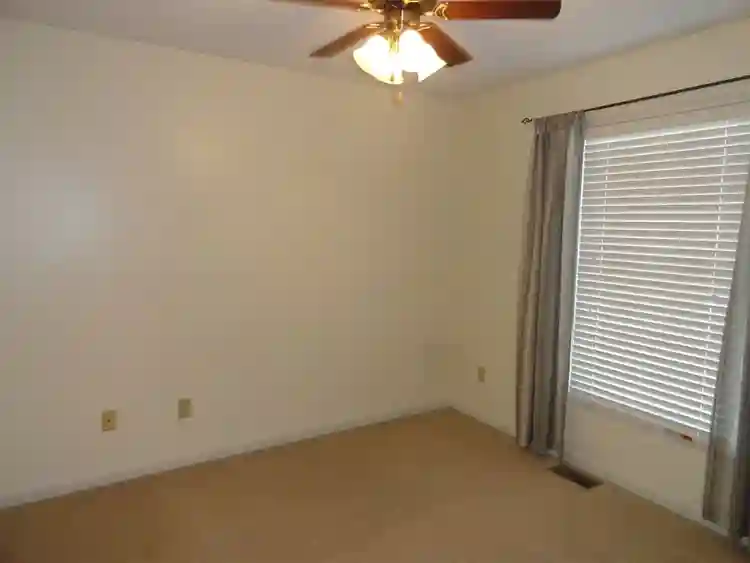 East Sherwood Hills Dr, Bloomington