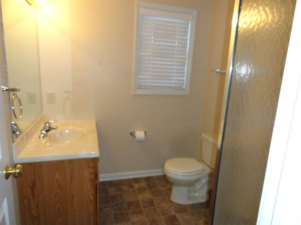 East Sherwood Hills Dr, Bloomington