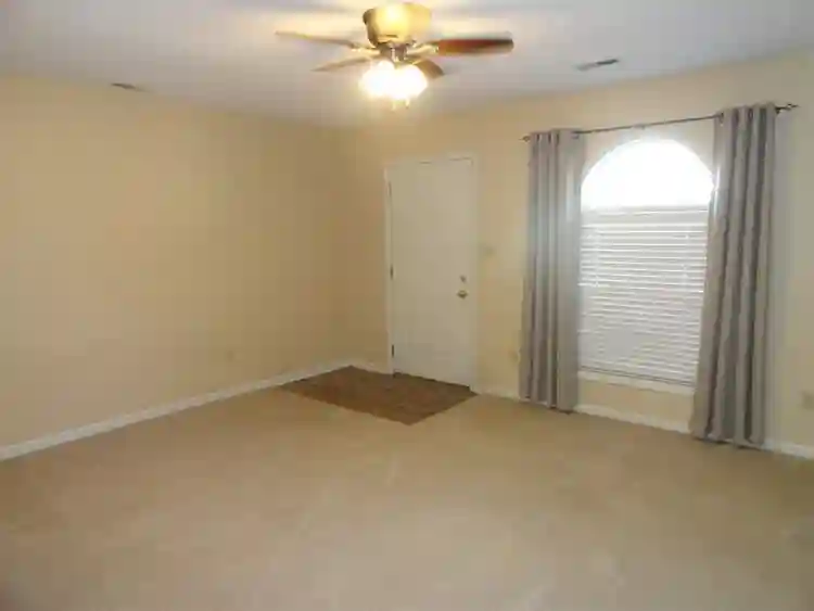 East Sherwood Hills Dr, Bloomington