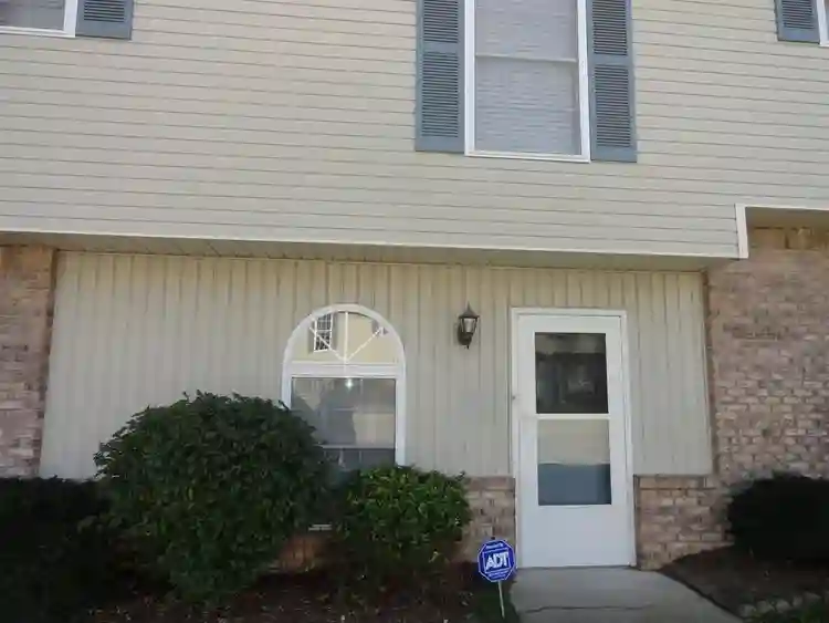 East Sherwood Hills Dr, Bloomington