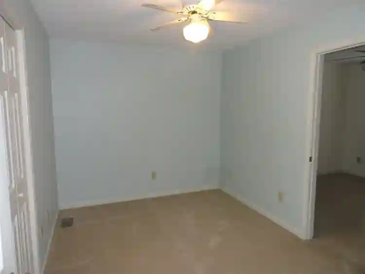 East Sherwood Hills Dr, Bloomington